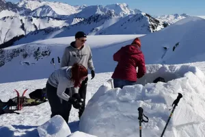 Iglu-Bau im Bregenzerwald – Das Outdoor-Erlebnis der besonderen Art