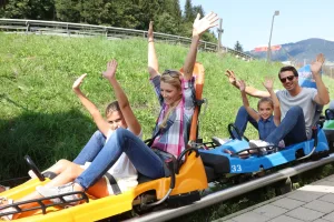 Rodeln im Lucky Flitzer – Flachaus wildeste Schienen-Party