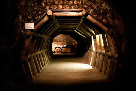 Schaubergwerk – Im unterirdischen Erzberg Labyrinth Bild 1