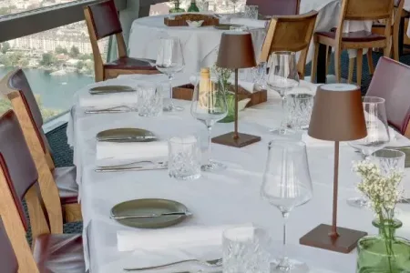 Restaurantbesuch im Donauturm Wien – Genuss mit 360°-Panorama Bild 2