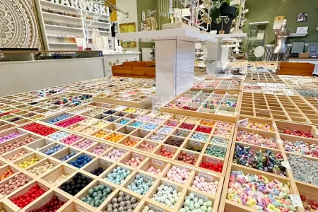 Perlenknüpf-Workshop in Wien – Ketten professionell knüpfen Bild 2