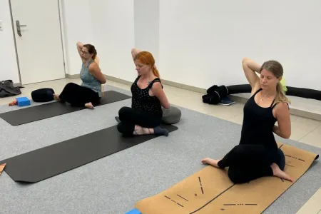 Schwangerschaftsyoga in St. Margarethen – bewusst durch die Schwangerschaft Bild 2