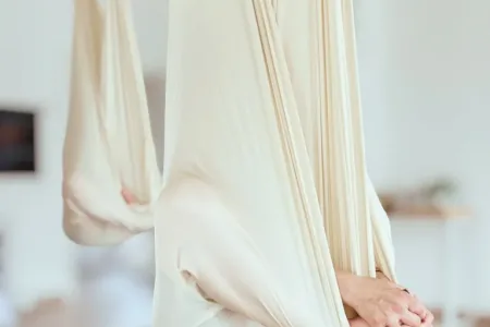 Aerial Yoga in Wiener Neudorf – loslassen und schweben Bild 1