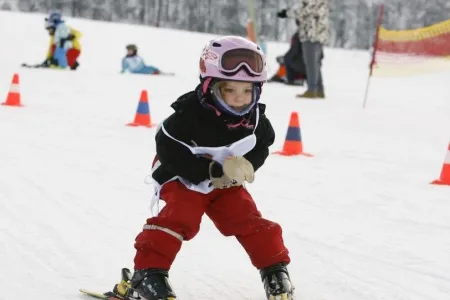 Ski Bambini Wildschönau – erste Versuche auf Ski Bild 1