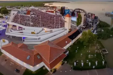 Schifffahrt zu den Seefestspielen Mörbisch Bild 1