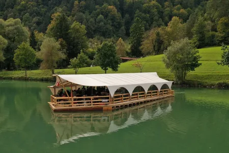 Grenzüberschreitende Floßfahrt auf der Drau Bild 2
