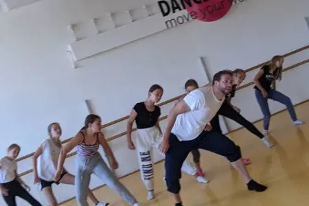 Ballett Body Flow in Klagenfurt – Kraft, Haltung und Beweglichkeit Bild 1