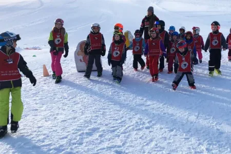 Kinderskikurs in Leogang – mit Spaß Skifahren lernen Bild 2