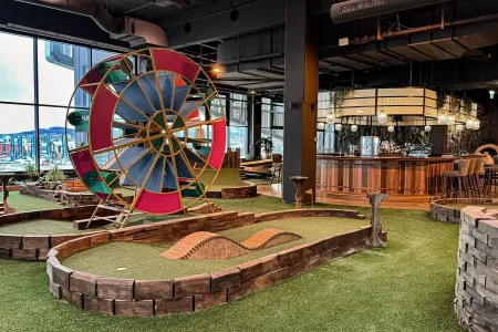 Minigolf in der Westfield SCS in Vösendorf Bild 1
